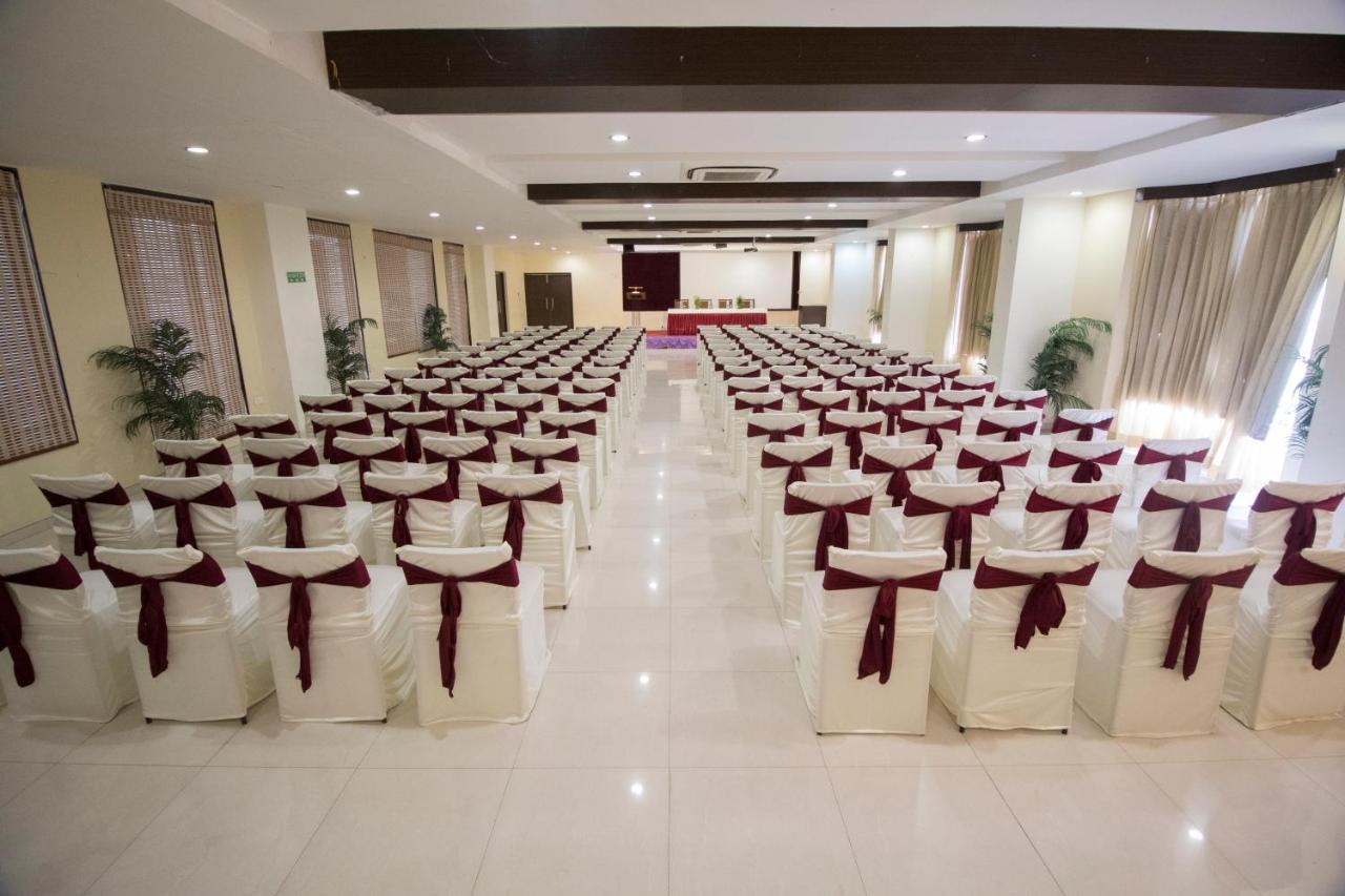Grand Sarovar Portico, Latur Exterior photo