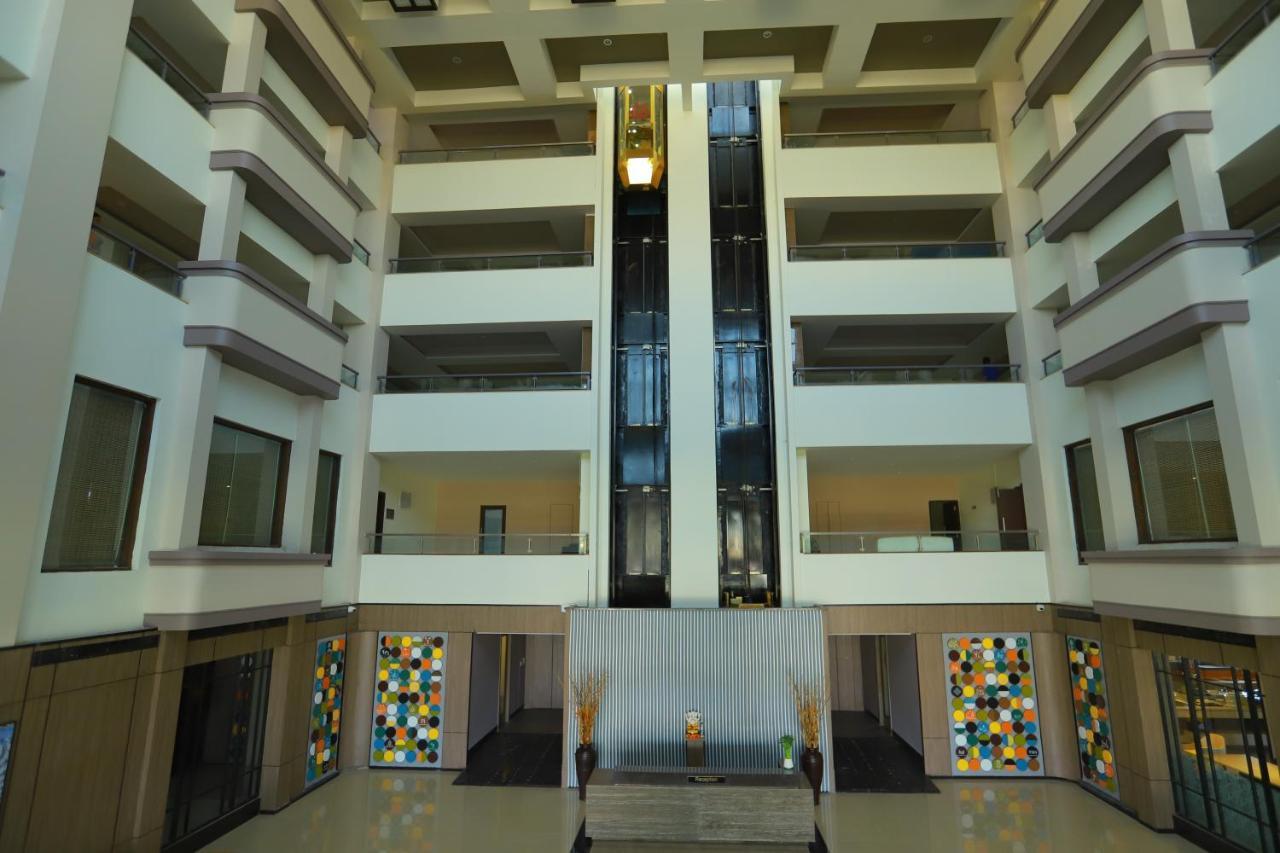 Grand Sarovar Portico, Latur Exterior photo